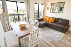 3706 - Luxurious, Newly Renovated Apartment ONLY 3 miles from Universal